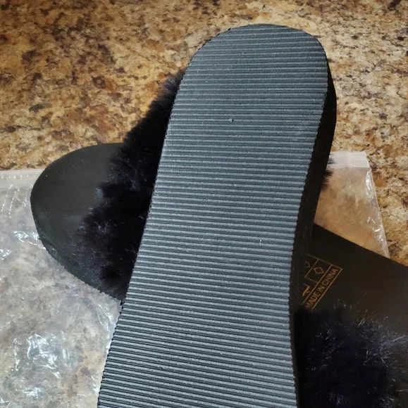 NEW! Fluffy Sandals - Picture 6 of 7